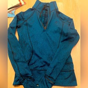 Lululemon pull over